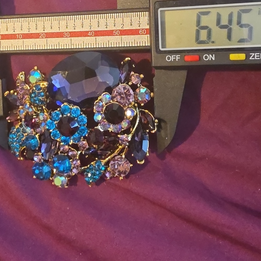 HEIDI HUGE HSN GOLD TONE BROOCH! - Picture 4 of 4